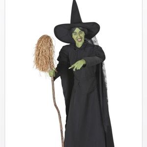 Animatronic witch of the west wizard of Oz